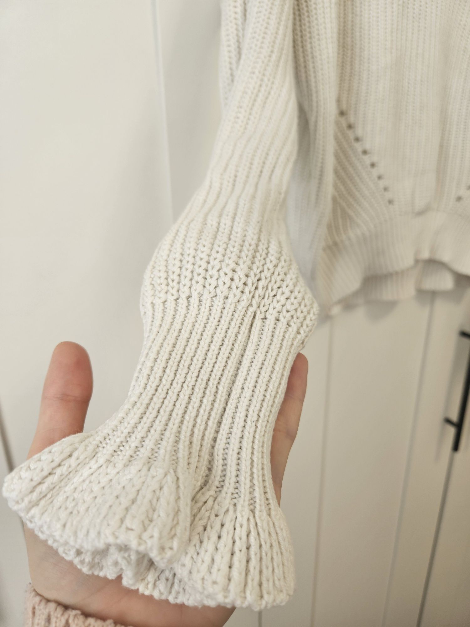 Pulover tricotat 
Amisu
New Yorker
Marimea S
Stare impecabila