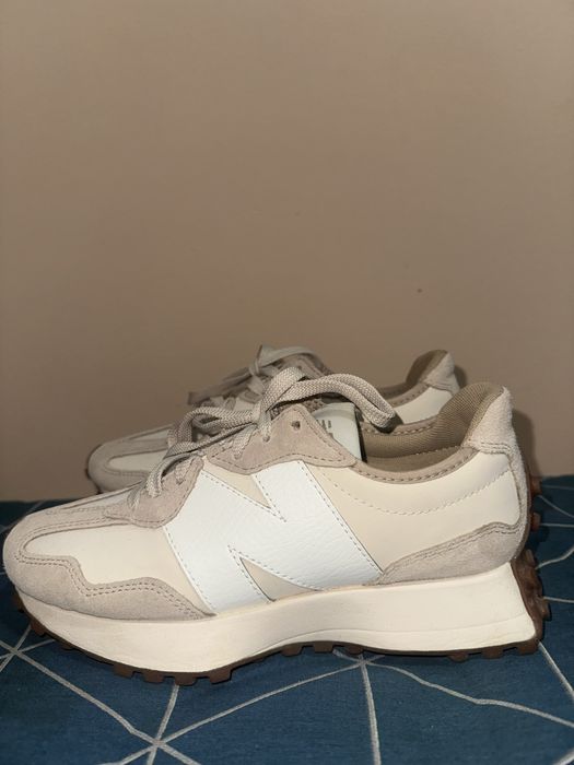 Оригинални New Balance 327 Бежови / Кремави