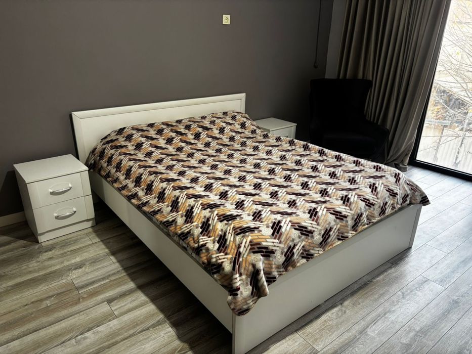 Комплект мебели.Кровать, тумба 2 шт,шкаф,1 комод