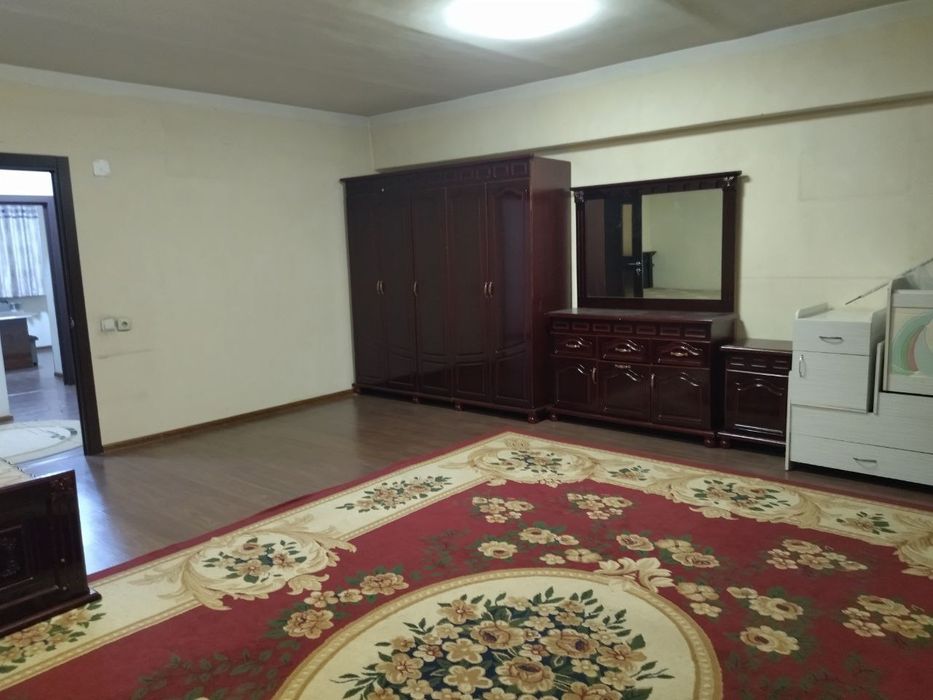 Янги бозор олдидаги янги домлардан ижарага берилади.