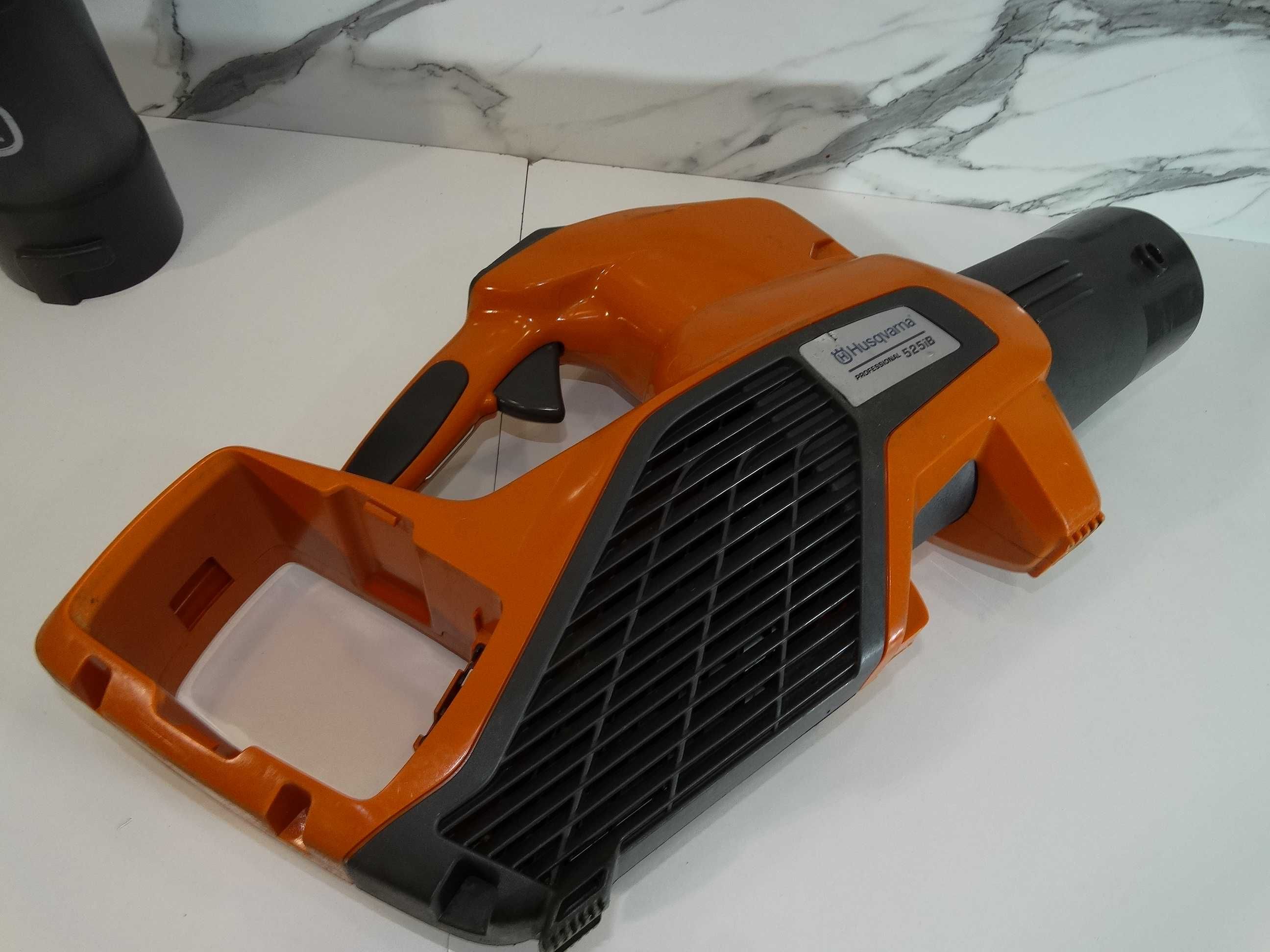 Husqvarna 525 iB / BLI 20 - Мощна акумулаторна метла