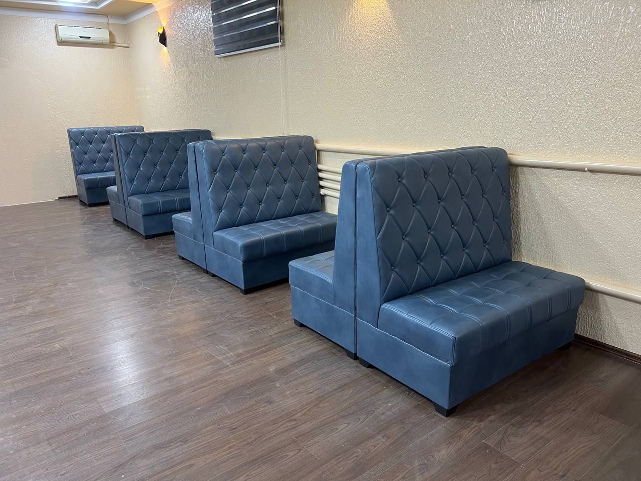 Kafe divan pleysteyshin