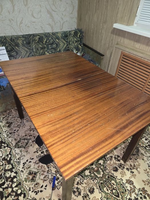 Продам стол и 2 кресла