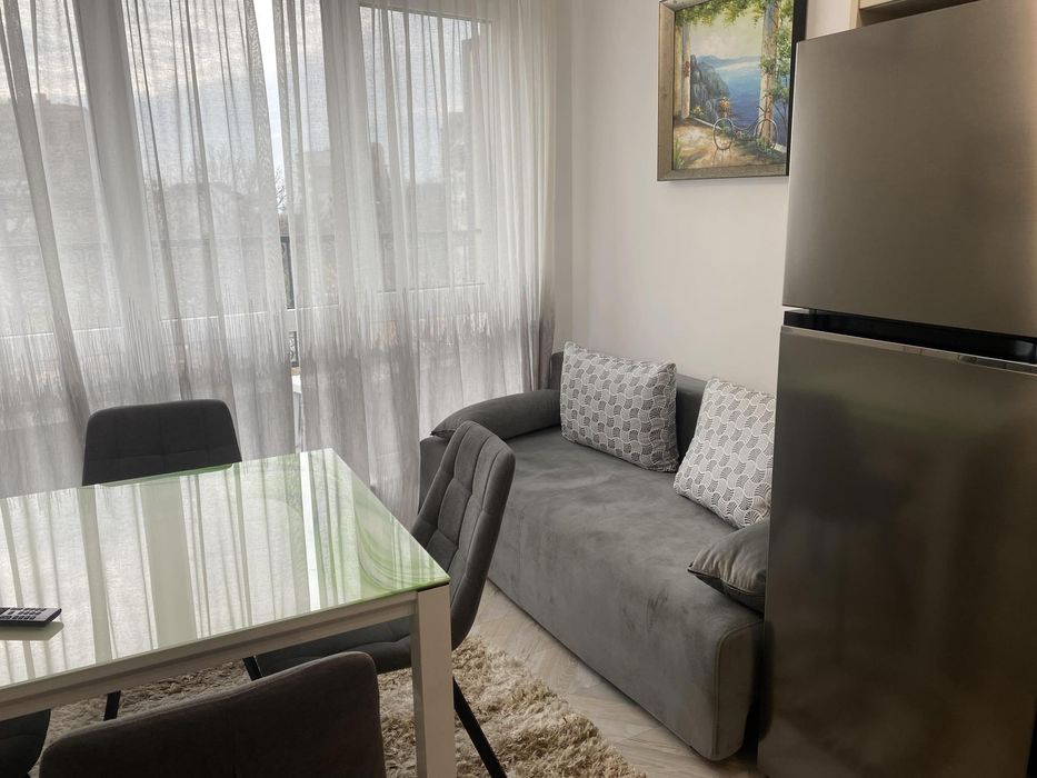 Дава се под наем Двустаен апартамент в Варна, Център - 38 кв.м за 650 € - Снимка #2