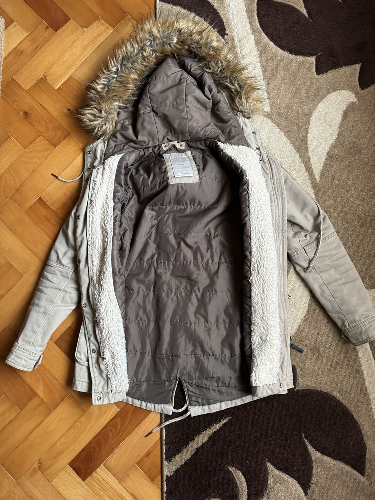 Parka cu gluga Bershka BSK, marimea XS, culoare crem