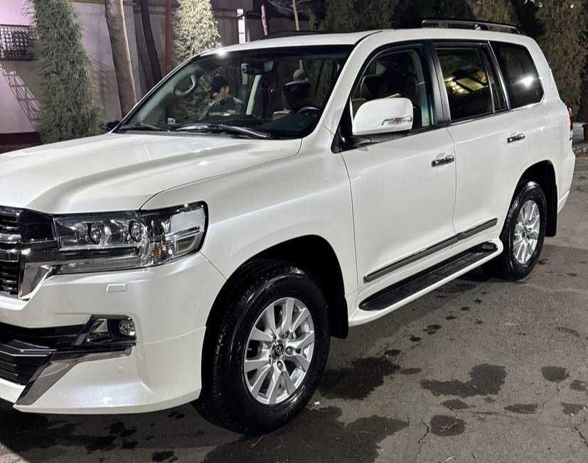 Toyota Land Cruiser 200 V8 VX.S 2019 год