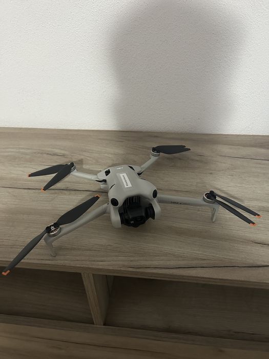 DJI Mini 4 Pro ca nouă