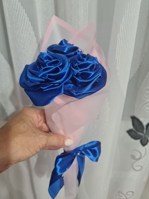 Вечни сатенени рози