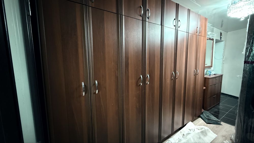 Продам шкаф, тумба и зеркало для прихожи