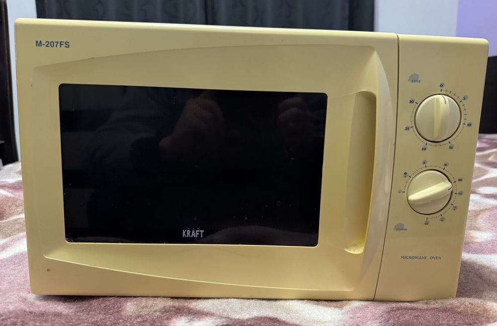 НЕработеща Микровълнова фурна KRAFT M-207FS 700W