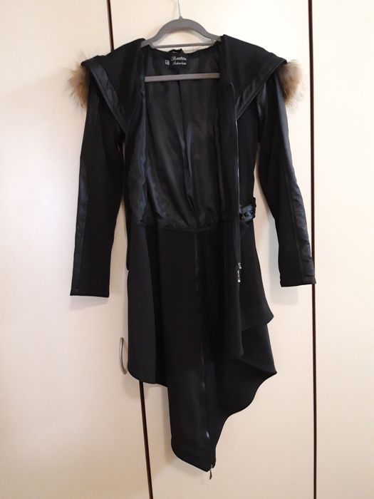 Модно различно манто