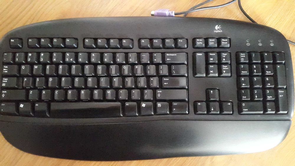Logitech tastatura si mouse
