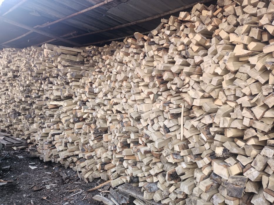 Уголь и дрова в мешках