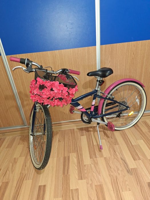 Bicicleta  B TWIN , roti 24" , stare perfecta. Preț 600 lei neg
