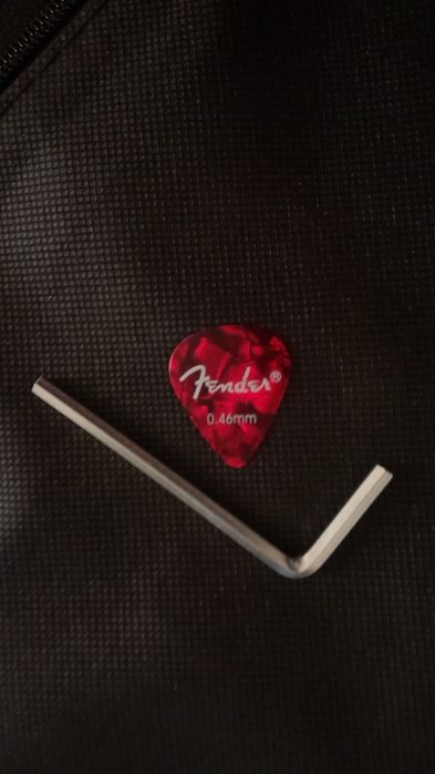 Akustic yangi gitara