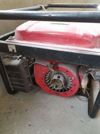 Generator cu trifazic și 3prize foarte puțin folosit 1500lei