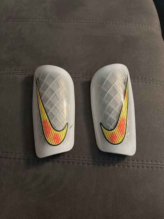 Футболни кори + подарък футболни чорапи (калци)