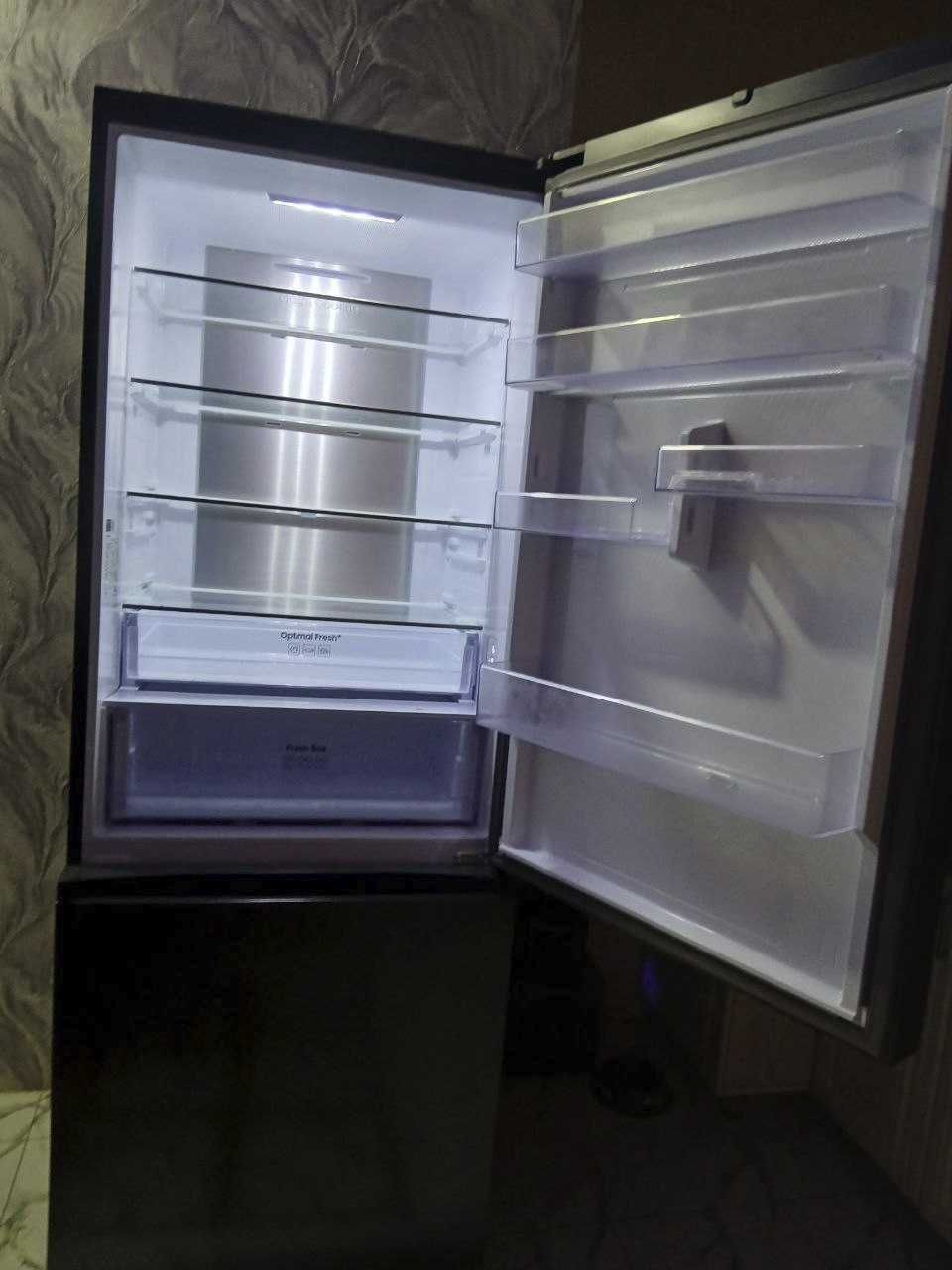 Продам  широкий холодильник SAMSUNG RB53DG703EB1
