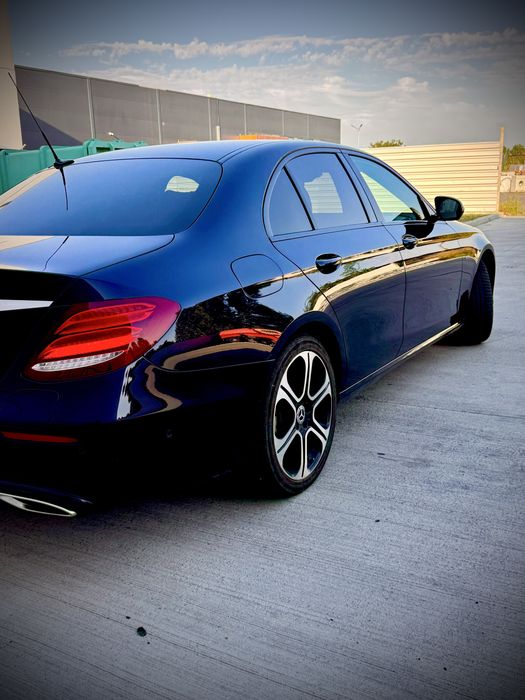 Mercedes-Benz E 300 E Plug-in Hybrid, 286 CP