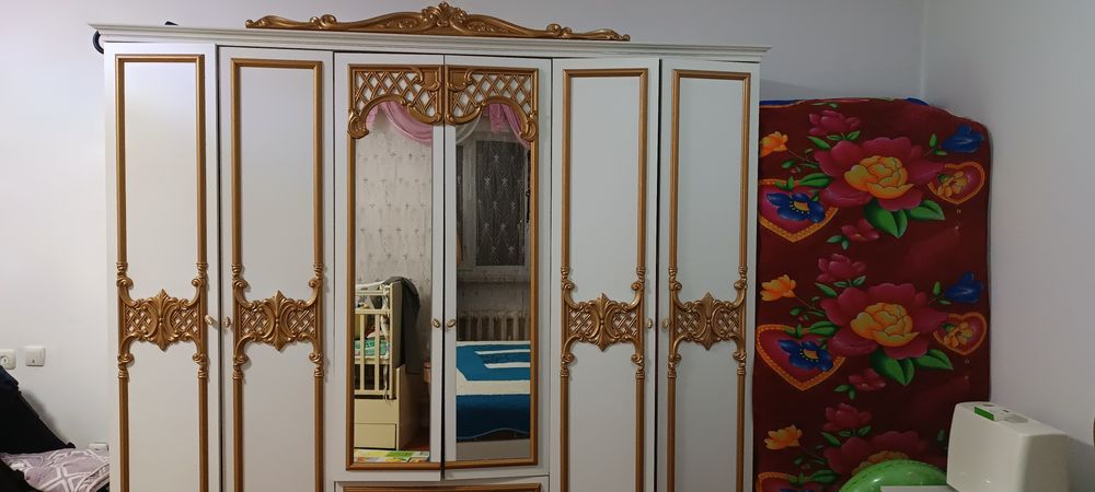 Шкаф королевский