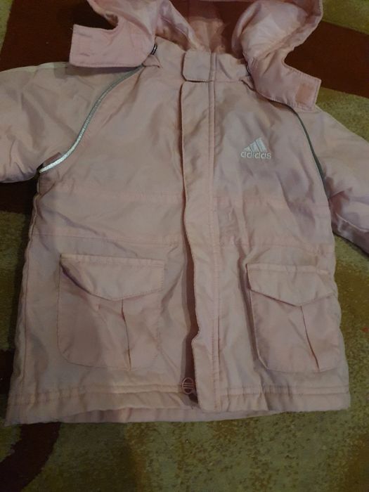 Geaca originala  Adidas marimi: 1 an, 2 ani. Haine fetita