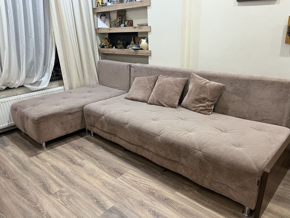 Продам диван раздвижной длина 3.5 - 3.7 метров.