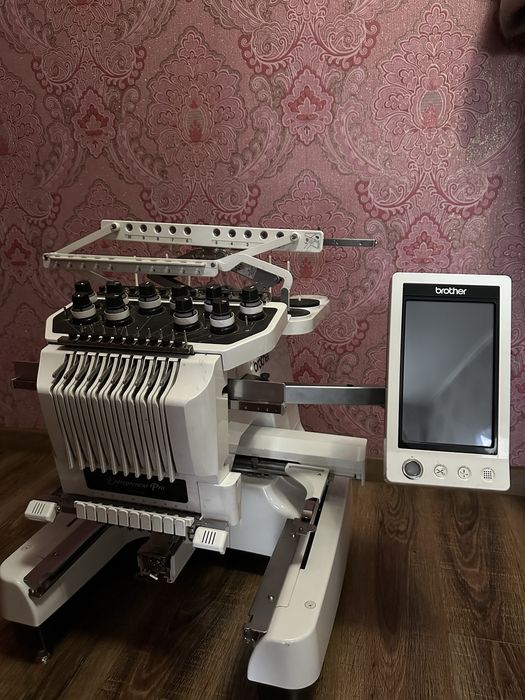 Вышивальная машина Brother PR1000e