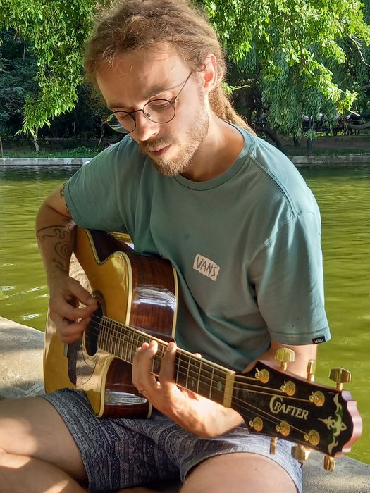 Ore de chitara cu nativ Englez București - Acoustic şi Electric