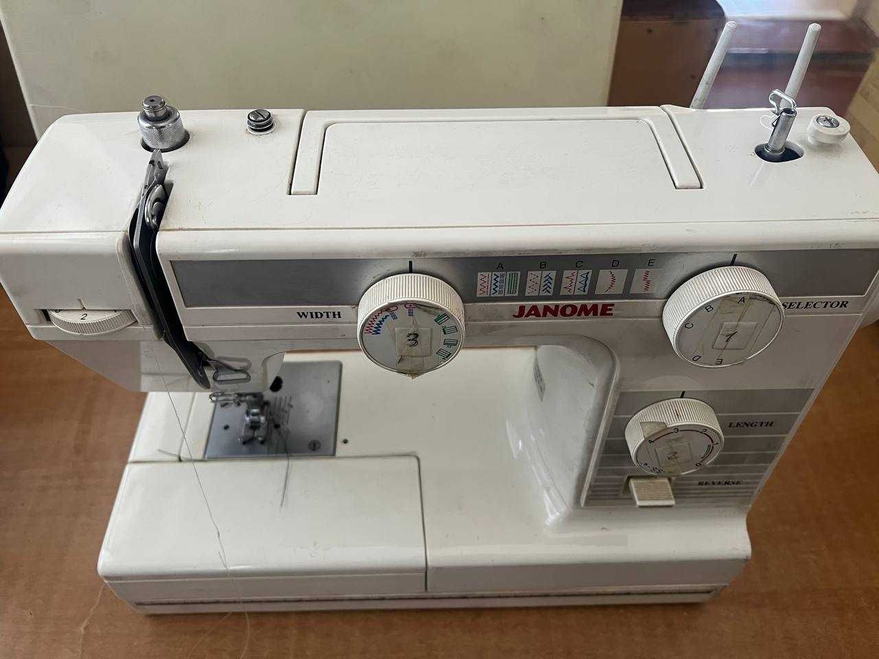 Швейная машинка JANOME Япония