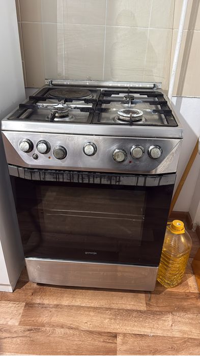 Газовая плита сатылады. Состояниеси жаксы, бир плитасы токпен жасайды.