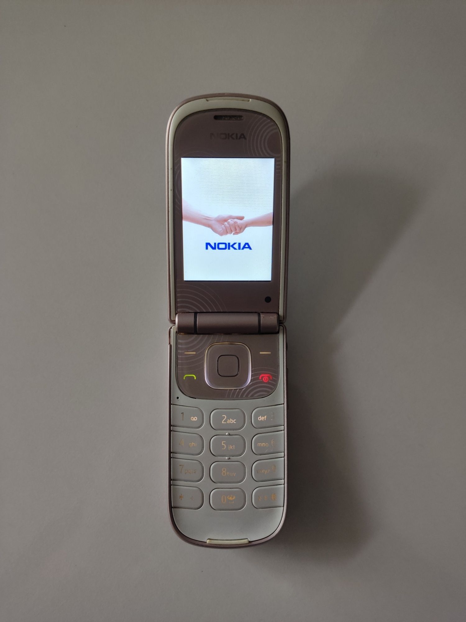 Продавам Nokia 3710 Fold