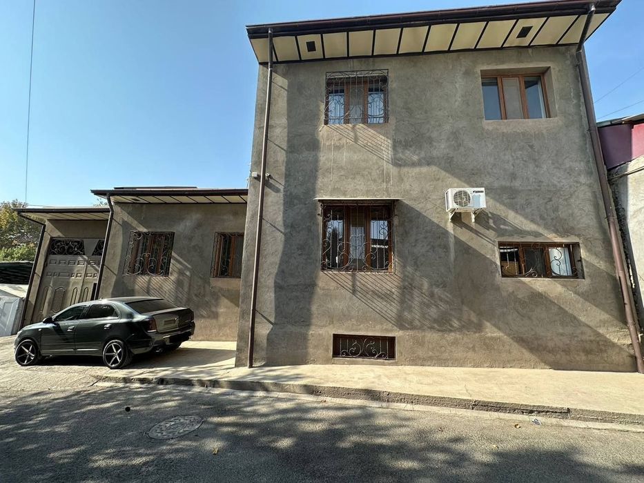 Продаётся участок мирзо Улуғбекиском районе  4.5 соток