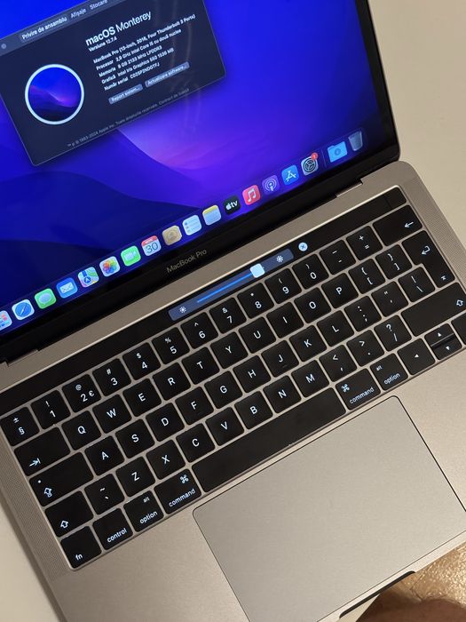 Macbook Pro 13” Touchbar i5 , 8GB RAM , 256GB SSD