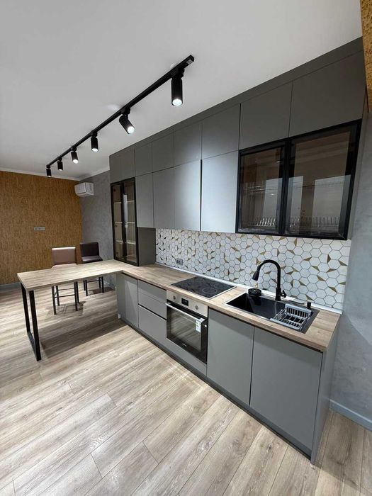 Кухня гарнитур(без мойки) с техникой