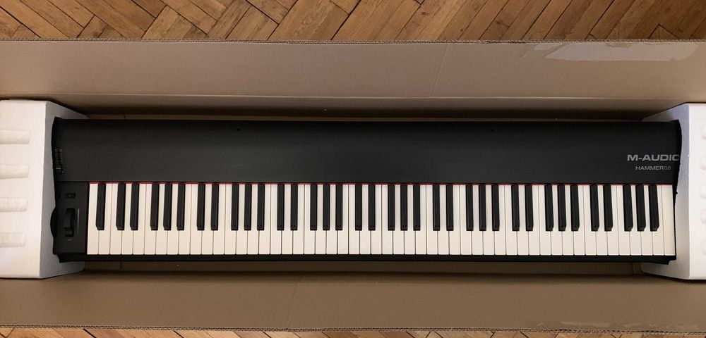 M-AUDIO Hammer 88 - Claviatura MIDI + Stand K&M 18810 Omega