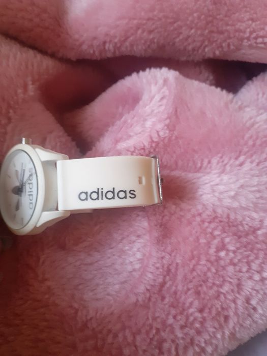 Часовник на Adidas