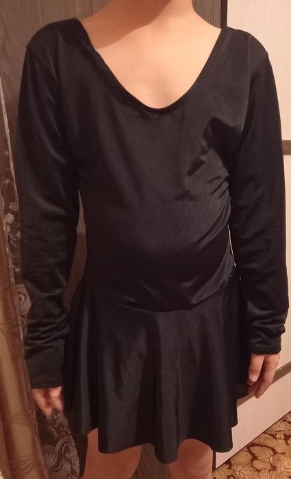 Продам  танцевальный костюм, и красная  юбкаа