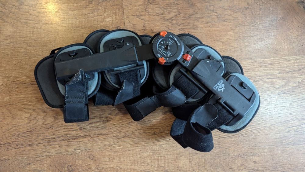 Коленна ортеза с шарнир