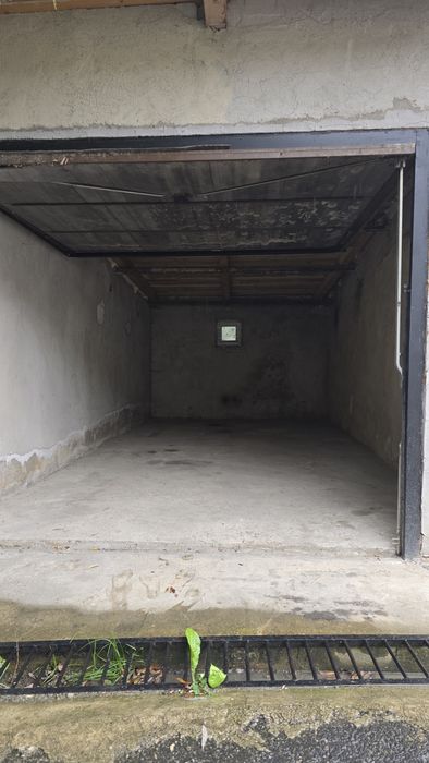 Vand garaj Orasul Uricani