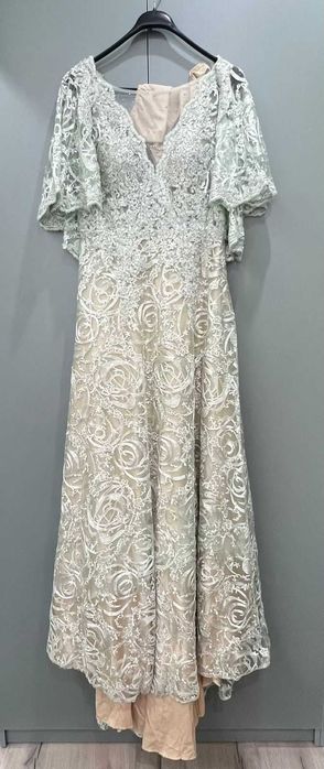 Вечернее платье со шлейфом