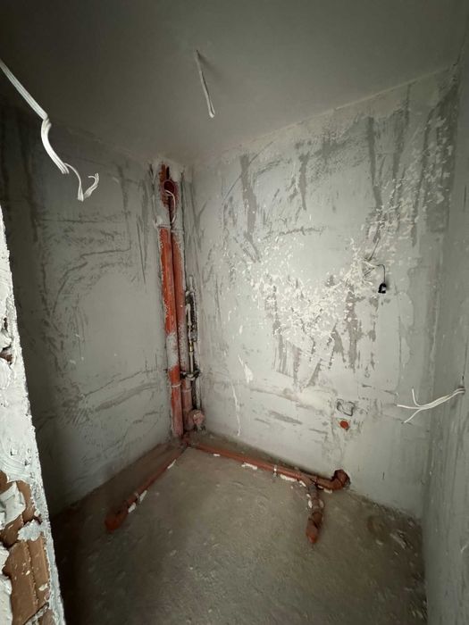 Двустаен апартамент кв.Остромила в цената партерен гараж