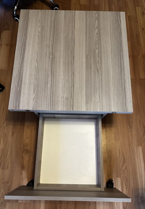 Маса с повдигащ механизъм