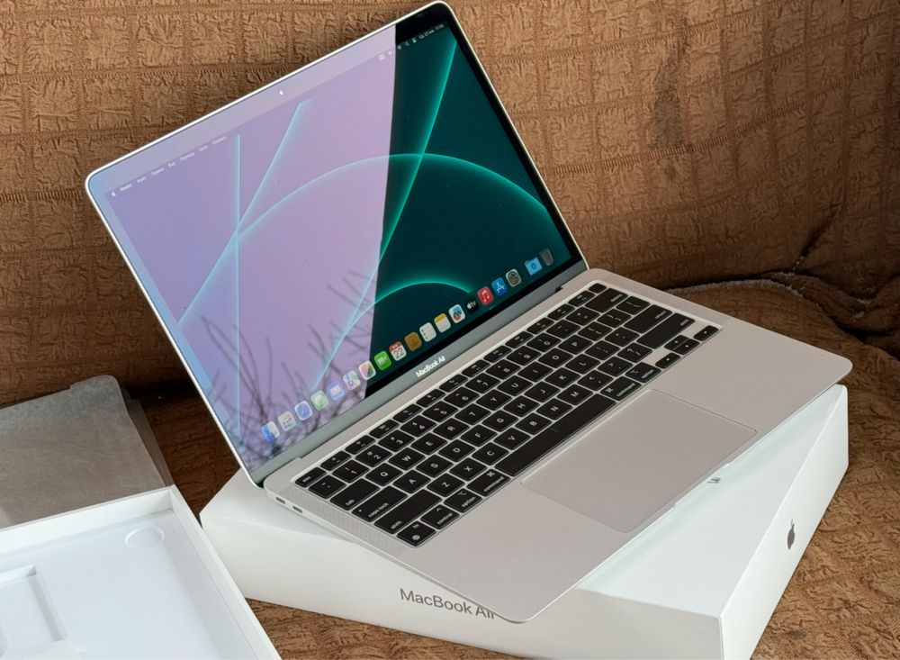 Apple MacBook Air 13.3 M1 2023 EAC Silver/8GB OZU/SSD256GB/идеал