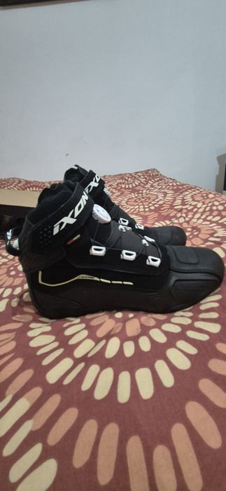 Ghete moto de vanzare