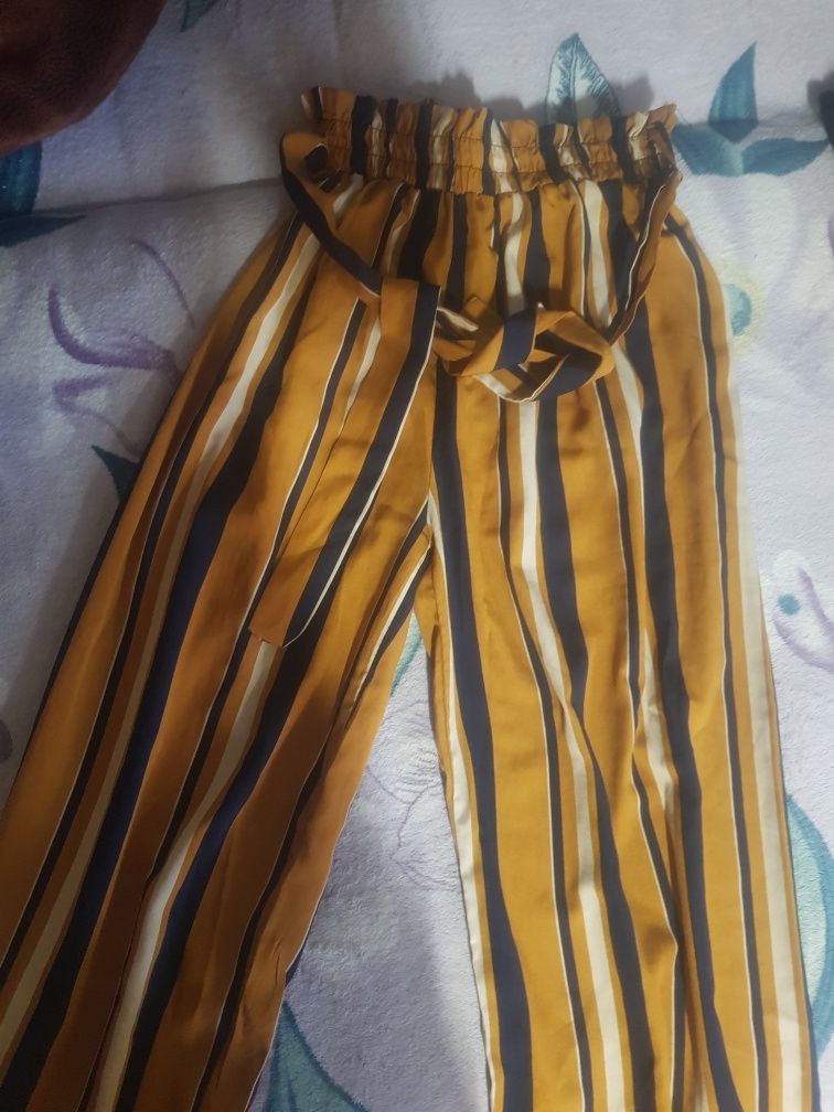 pantaloni la moda