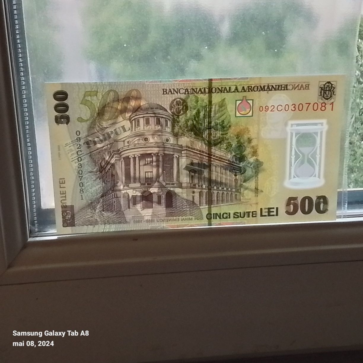 Bancnota 500 lei an 2005 - Mihai Eminescu.