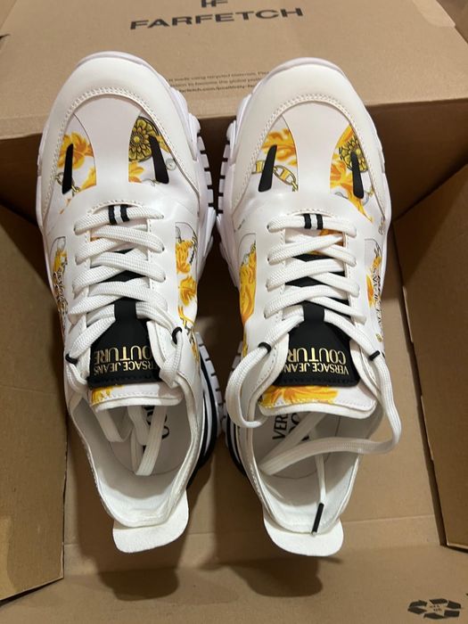 Vand adidasi pentru bărbați