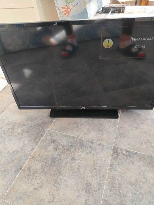 Телевизор JVC, 32инча, лед,2бр,Нео 24инча,1бр Metz 32инча с интернед