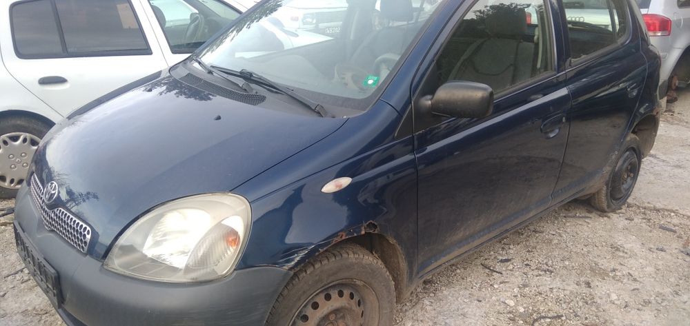 Тойота Ярис 1.0 на части