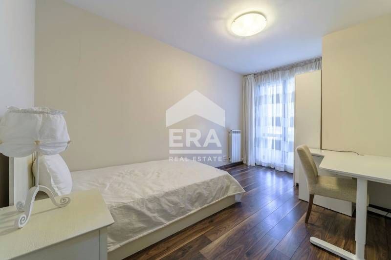 Дава се под наем Тристаен апартамент в София, Лозенец - 127 кв.м за 1750 € - Снимка #3
